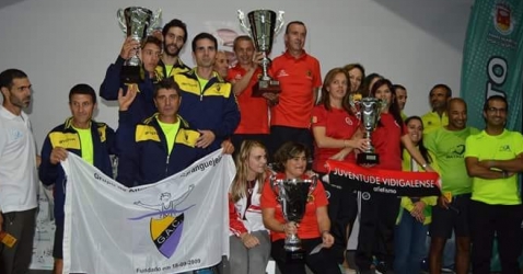 Equipa do JV no pódio do Circuito de Meio-fundo da ADAL