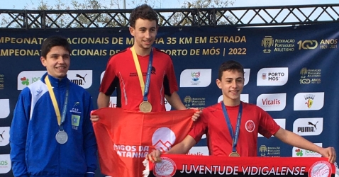Eduardo Camarate no pódio do Campeonato Nacional de Marcha em Estrada