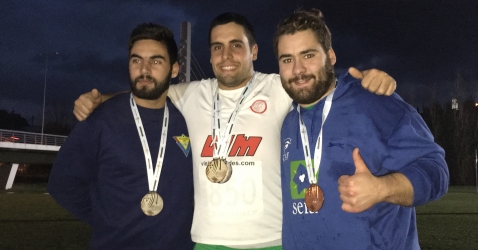 Atletas da JV lançaram para o pódio