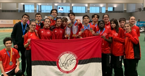 EQUIPA FEMININA - MEDALHA DE BRONZE NOS CAMPEONATOS NACIONAIS DE SUB-18 DE PISTA COBERTA
